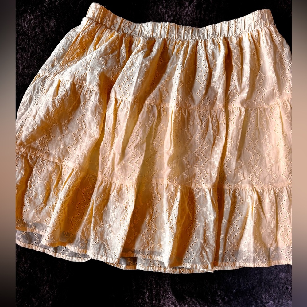 Wild Fable Eyelet Tiered Mini Skirt Pale Yellow Size S Elastic Waist - Picture 3 of 6